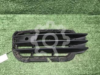 Решетка в бампер Volkswagen Touareg II 2010 - н.в.