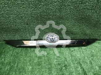 Накладка крышки багажника Toyota Camry VII [XV50] 2011 - 2018