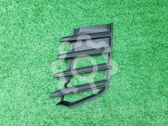 Решетка в бампер Toyota Land Cruiser [300] 2021 - н.в.